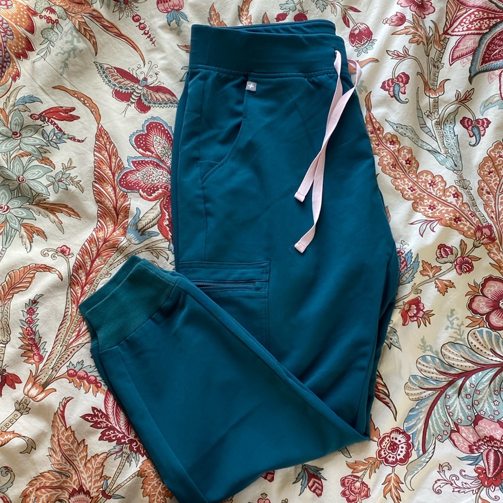 Figs Zamora jogger scrub pant, medium petite, Caribbean blue